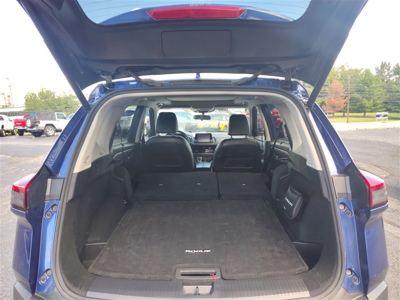 2022 Nissan Rogue SV photo 17