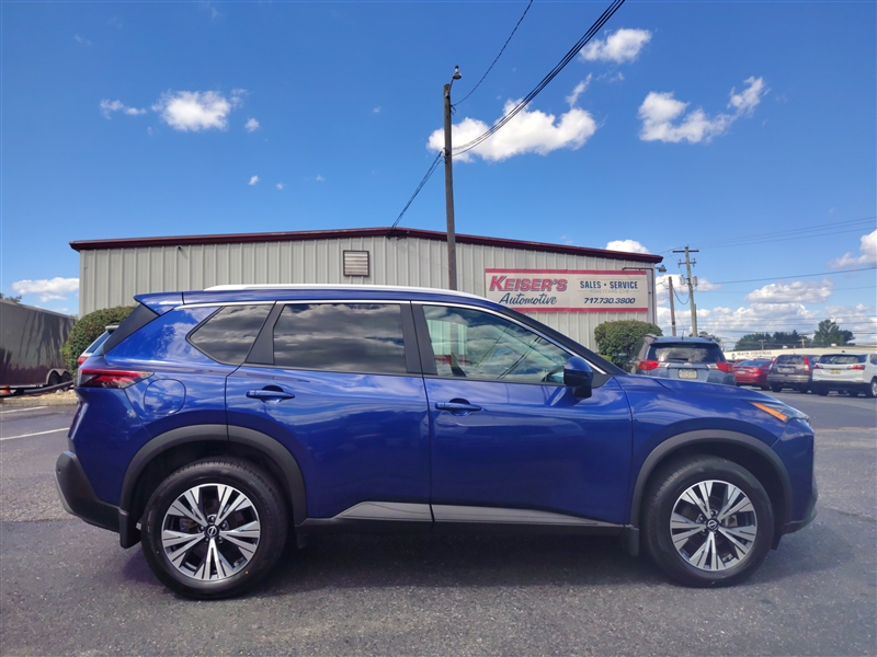 2022 Nissan Rogue SV photo 2