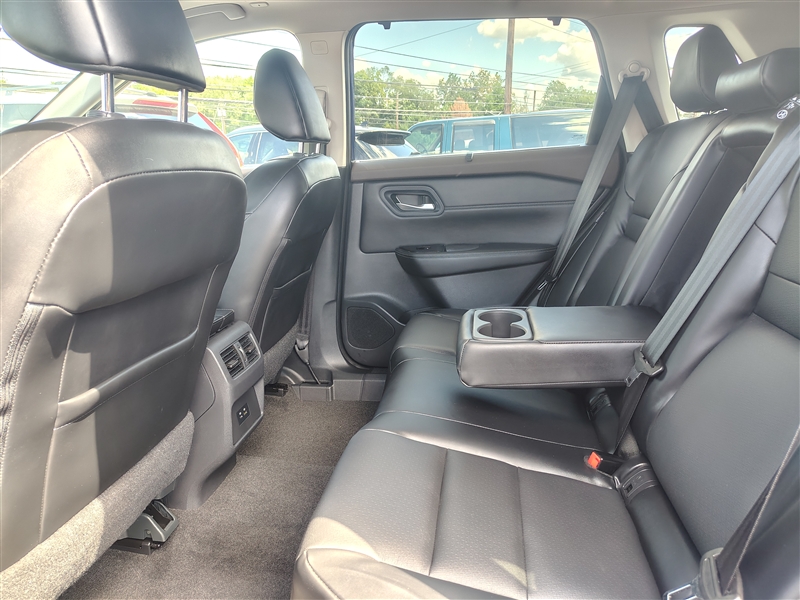 2022 Nissan Rogue SV photo 21