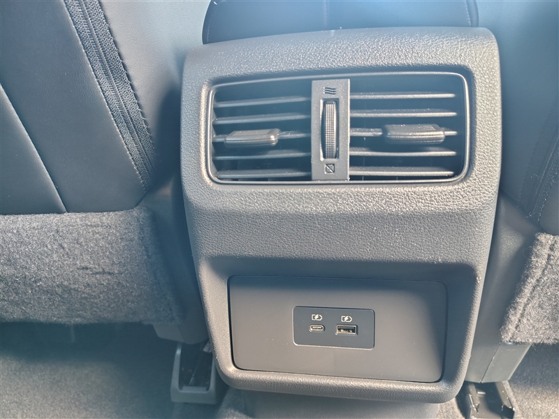 2022 Nissan Rogue SV photo 23