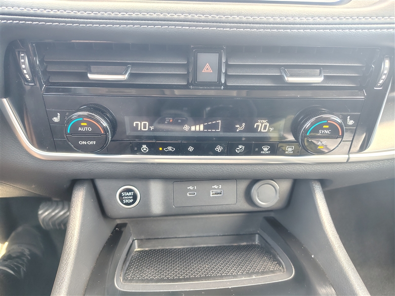 2022 Nissan Rogue SV photo 30