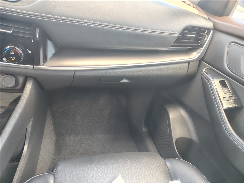 2022 Nissan Rogue SV photo 43